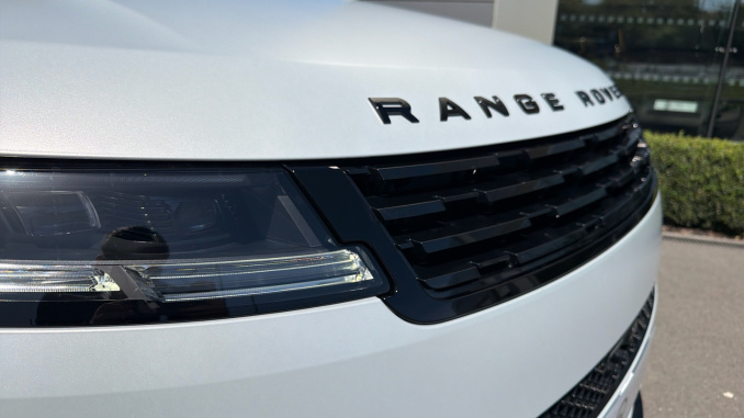Land Rover Range Rover Sport 4.4 P635 V8 SV Ultimate Edition 5dr Auto Petrol Estate - Image 44